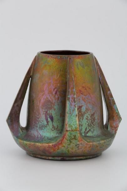 null AIRE - BELLE 

Vase ansé

Céramique irisée - Signée avec cachet en creux

H....