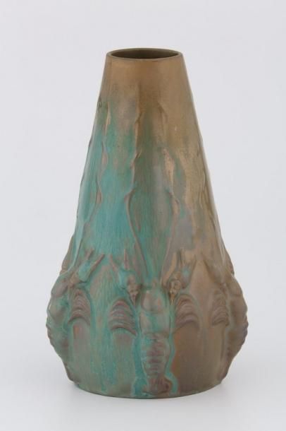 null Charles CATTEAU (1880-1966)

Rambervilliers 

Vase écrevisse

Céramique - Signée

H....