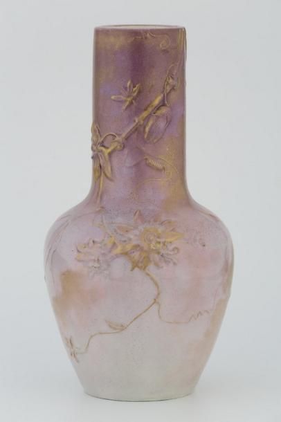null Clément MASSIER (1844-1917) 

Vase tube

Céramique - Signé en creux et situé...
