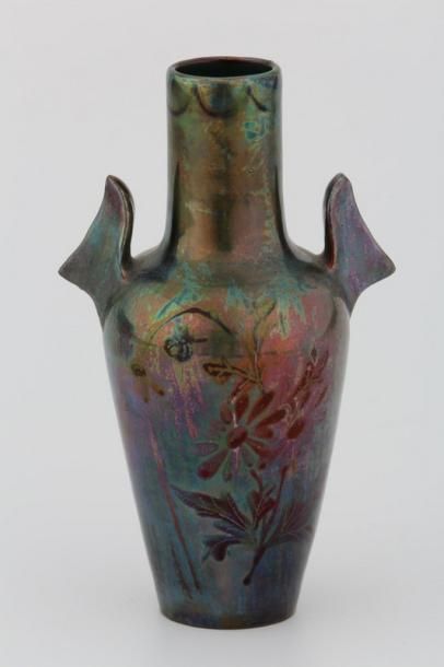 null Dominique ZUMBO (1865-1939)

Vase à ailettes

Céramique irisée signée et située...