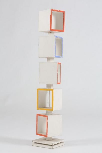 null 1/ Albert CHUBAC (1925-2008)

Totem mobile cubes 

Bois peint

Signé situé Aspremont/Nice...
