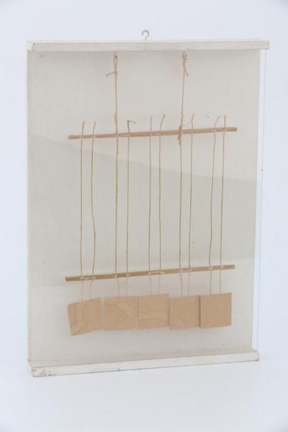 null 8/ Albert CHUBAC (1925-2008)

Sculpture mobile 

Carton, ficelle et bois

Signé...