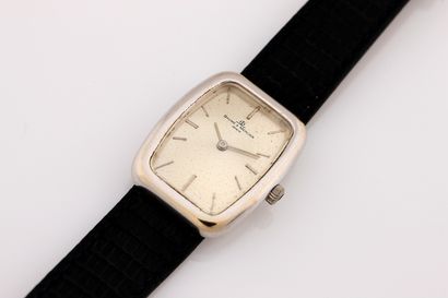 null BAUME & MERCIER - GENEVE - VINTAGE - MONTRE BRACELET D' HOMME

Boitier tonneau...