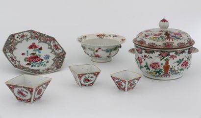 null LOT DE PIECES DE TABLE 

CHINE - COMPAGNIE DES INDES XVIIIème SIECLE

Porcelaine...