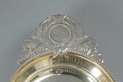 null KOVCH EN ARGENT.

Par FABERGÉ, Moscou, 1908-1917.

De forme ronde, reposant...