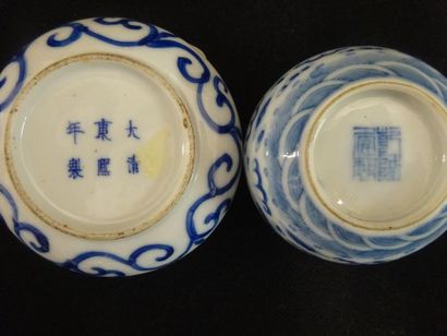 null CHINE

ENSEMBLE en porcelaine blanc-bleu miniature comprenant un vase globulaire...