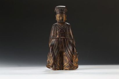null CHINE XVIIe siècle

STATUETTE en bois laqué et doré représentant l'Auguste de...