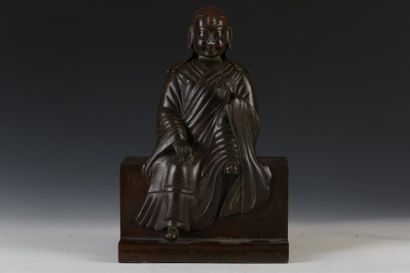 null TIBET XIXe siècle 

GROUPE en bronze niellé représentant un sage du bouddhisme...