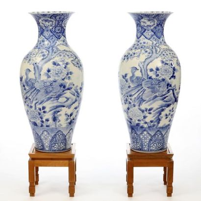 null JAPON XIXe Siècle

PAIRE DE POTICHES DE PALAIS en porcelaine blanc bleu à décor...