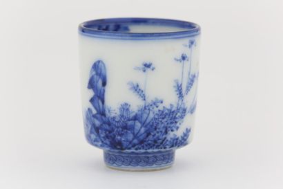 JAPON vers 1900

PETIT GOBELET en porcelaine...