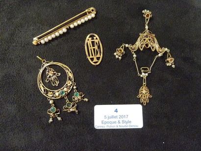 null LOT DE :

- 2 PENDENTIFS en or filigrané et pierres (ER)

- 1 BARRETTE avec...