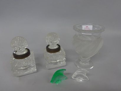 null LALIQUE France 

LOT d'un VASE en cristal blanc partiellement dépoli, H. 15...