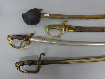 null LOT D'ARMES BLANCHES DES XIXème et XXème Siècles

Comprenant :

- 1 SABRE DE...