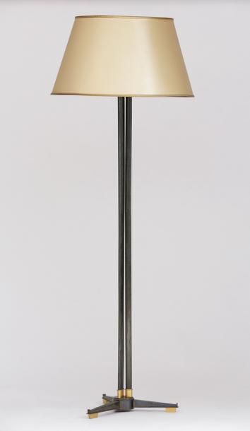 null Jules LELEU (1883-1961)

LAMPADAIRE

Structure en métal brossé à trois futs...