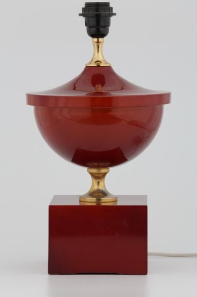 null Philippe BARBIER (1927)

LAMPE DE SALON

Métal laqué et doré

H. 35 cm

(usures)

Provenance...