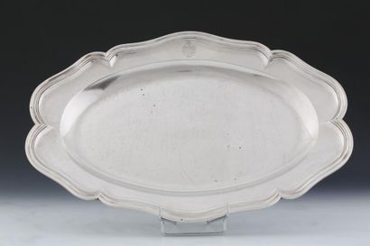 null PLAT OVALE EN ARGENT probablement PARIS 1768-1774

Bords mouvementés

Décor...