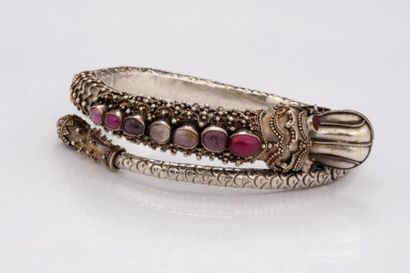 null BRACELET SERPENT, ancien travail Etranger (Asie?)

Argent et cabochons de rubis...