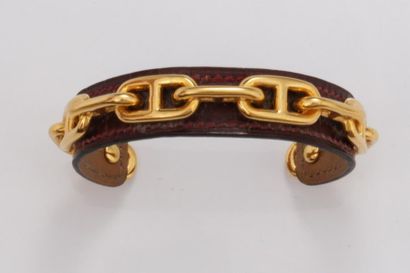 null HERMES Paris

Bracelet jonc ouvert en cuir bordeaux surmonté d'un motif chaîne...