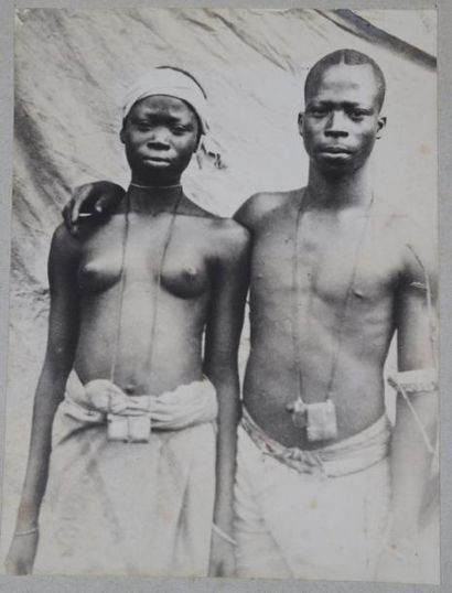 null Album de tirages photographiques du Dahomey de 1886 à 1896 montés sur carton...