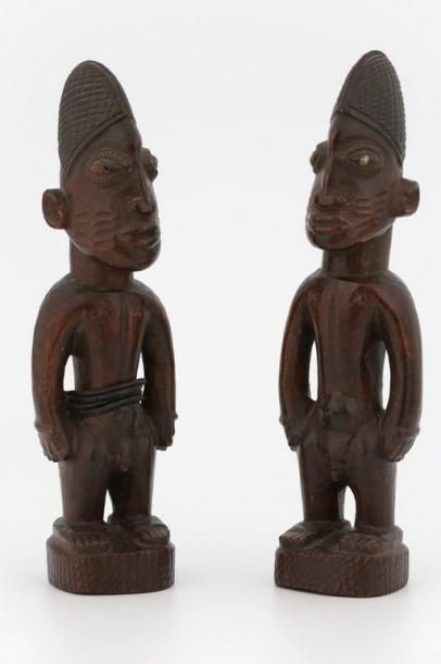 null NIGERIA YOROUBA Paire de statuettes masculines IBEJI pour le culte des jumeaux,...