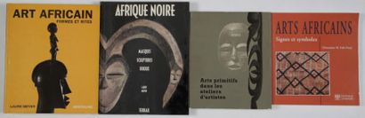 null Lot de 4 volumes 

Arts primitifs dans les ateliers d'artistes--Musée de l'Homme,1967

L.Meyer:...