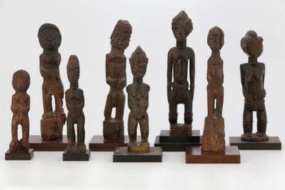 null Lot de 4 figures féminines Baoulé (Côte d'ivoire) et de 4 botchios Fon (Benin)

Bois

Usures,...
