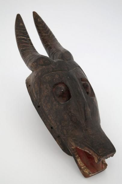 null COTE D'IVOIRE GOURO Masque "Zamblé", masque de guerre polychrome

Bois

L. 57...