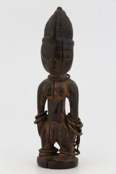 null NIGERIA YOROUBA Statuette IBEJI masculine récoltée dans la région d'Erin, du...
