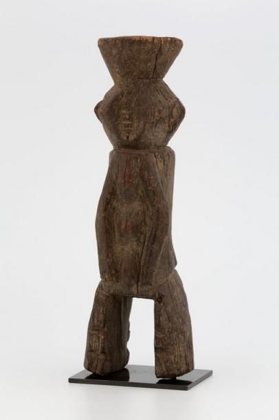 null NIGERIA CHAMBA Très ancienne statuette du type "columnar" de R.Fardon

Sculpture...