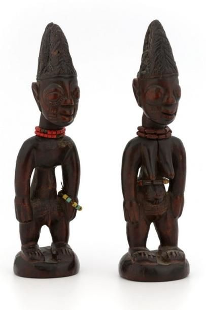 null NIGERIA YOROUBA Paire de statuettes IBEJI, l'une masculine, l'autre féminine

Région...