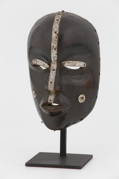 null GUINEE/COTE D'IVOIRE MALINKE Ancien masque présentant des rehauts d'aluminium...