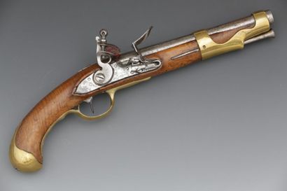 null PISTOLET D'ARCON Modèle 1763-66

Canon rond poinçonné au tonnerre et daté 74

Platine...