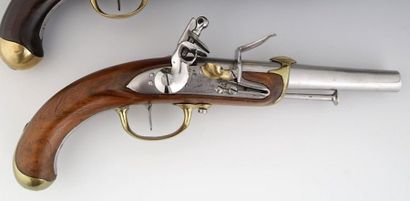 null PISTOLET D'OFFICIER DE MARINE Modèle 1779

2e type

Canon rond daté 86 au tonnerre

Platine...