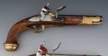 null PISTOLET DU GARDE DU CORPS DU ROI 1er modèle

Canon rond avec reste de marquage...