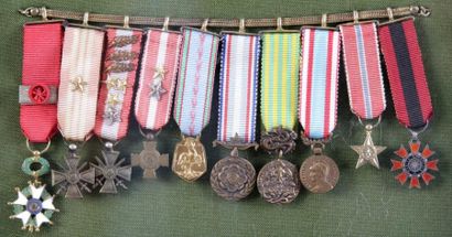 null CHAINETTE DE 10 MINIATURES FRANCAISES

(Légion d'honneur - croix de guerre -...