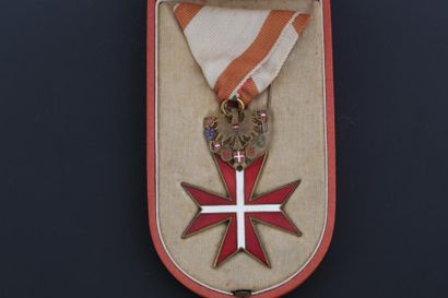 null AUTRICHE 

ORDRE DU MERITE, créé en 1922. 

Médaille d'or. 

En bronze doré...