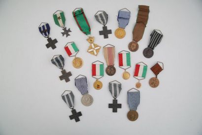null LOT DE 18 DECORATIONS ITALIENNES ET DIVERS

Civiles et militaires

Bronze, or,...