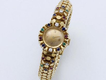 null BOUCHERON

Montre bracelet de dame en or 750 millièmes, cadran doré avec chiffres...