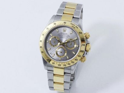 null ROLEX ''OYSTER PERPETUAL COSMOGRAPH DAYTONA''

Montre chronographe en or 750...