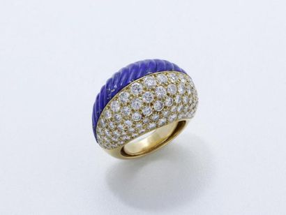 null CARTIER

Élégante bague dôme en or 750 millièmes décorée d'un motif en lapis-lazuli...