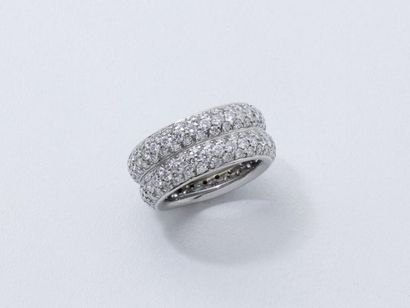 null Alliance en or gris 750 millièmes composée de 2 anneaux pavés de diamants brillantés...