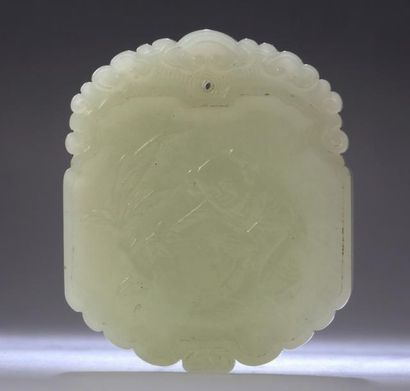 null CHINE Vers 1900

Joli pendentif en jade blanc sculpté d'un enfant et grenade,...