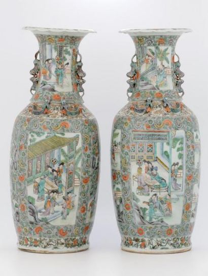 null CHINE Canton XIXème siècle 

Paire de vases balustres en porcelaine et émaux...