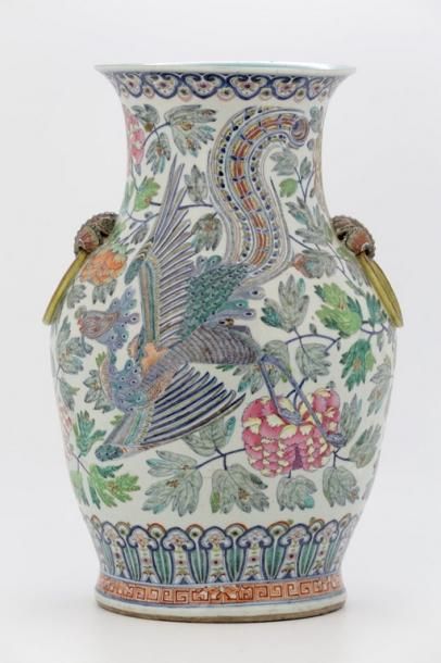 null CHINE Fin du XIXème Siècle 

Important vase balustre en porcelaine et émaux...