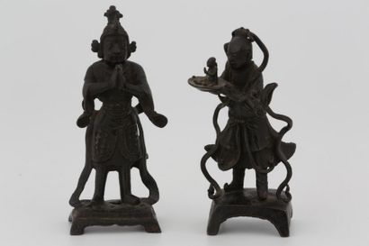 null CHINE Dynastie Ming (1368-1644)

Paire d'adorants en bronze patiné, présentés...