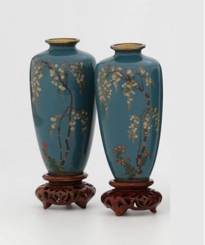 null JAPON Période Meiji (1868-1912)

Paire de vases miniatures balustres en cuivre...