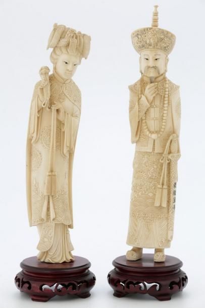 null CHINE Début du XXème Siècle

Paire de dignitaires en ivoire sculpté

Socle bois

H....