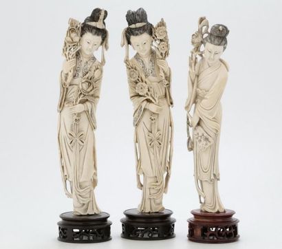 null CHINE Début du XXème Siècle

Ensemble de 3 statuettes en ivoire sculpté représentant...