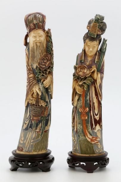 null CHINE Début du XXème Siècle

Couple de dignitaires en ivoire sculpté polychrome...
