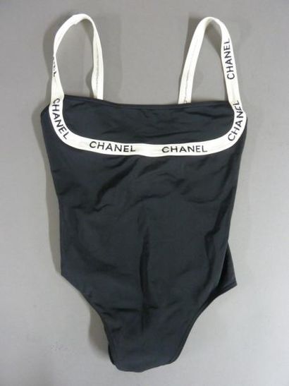 null CHANEL Collection Printemps/Eté 1995

Lot de deux maillots de bain une pièce...